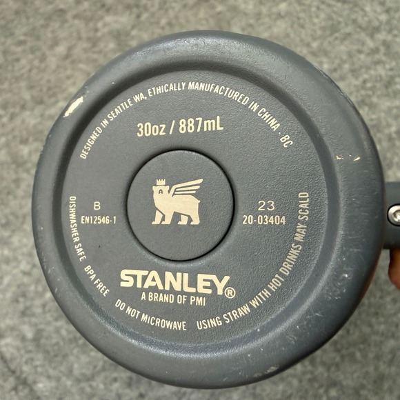 Stanley 30 oz Tumbler with Handle Straw Dark Gray Insulated - Picture 4 of 6